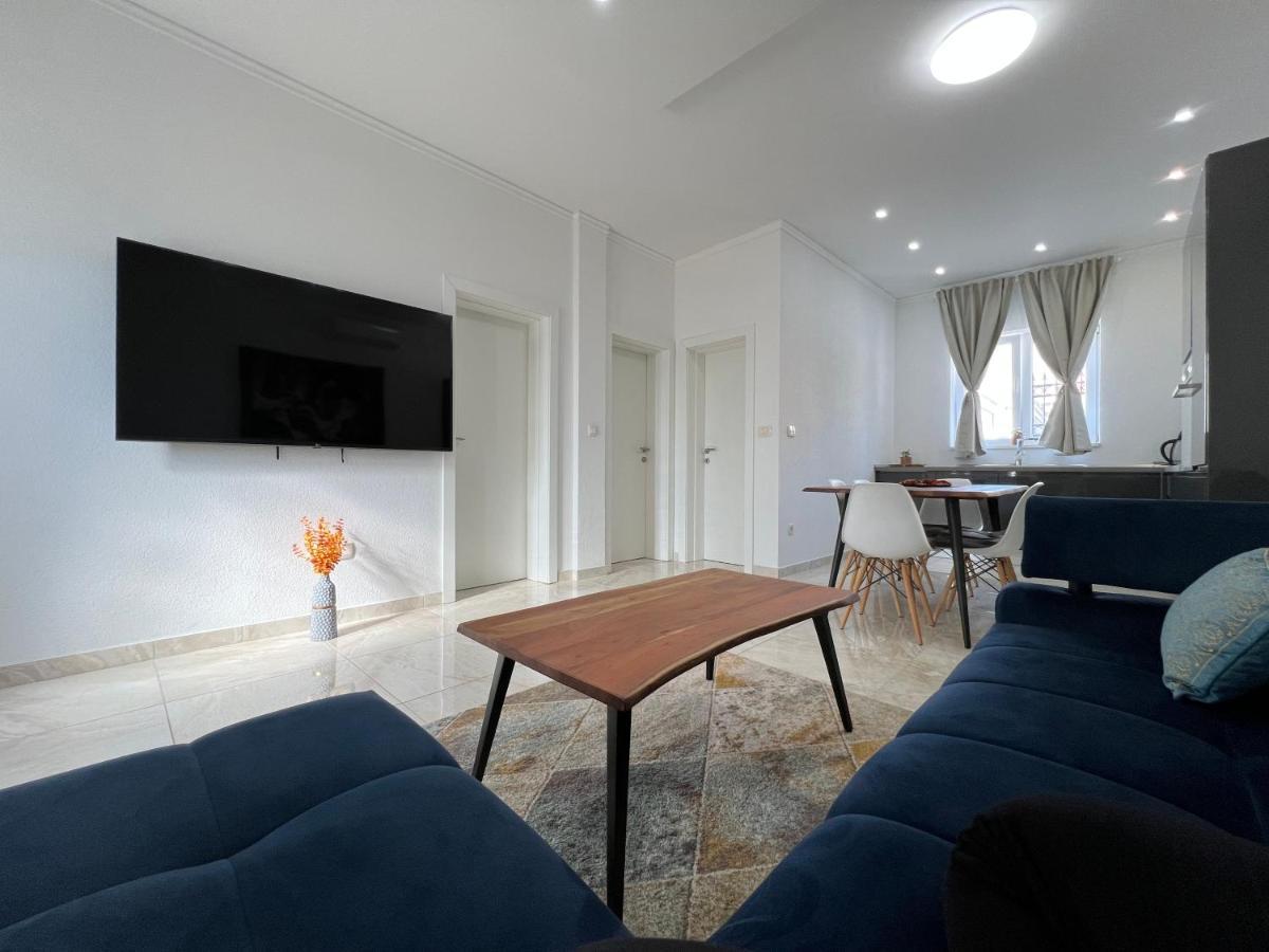 Maci Villa *